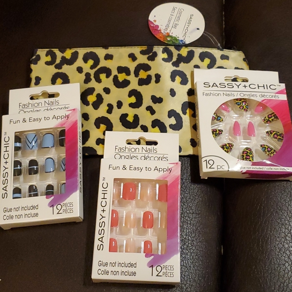 Sassy chic fashion press on nails bundle + gift